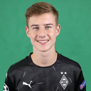 Junger Mann mit Trikot
